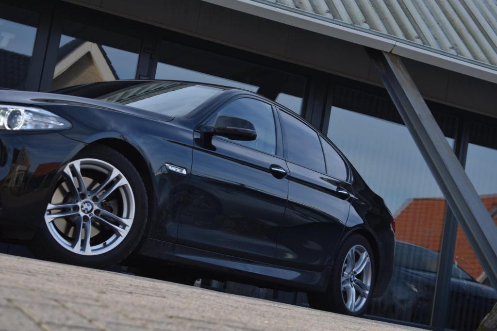 BMW 5 Serie 520i m sport | schuifdak | camera | leder | nap | adapt. cruise