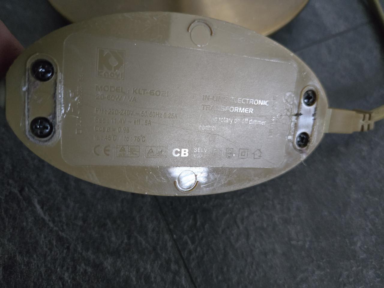 Goudkleurige tafellamp met 5 kelkjes, dimbaar