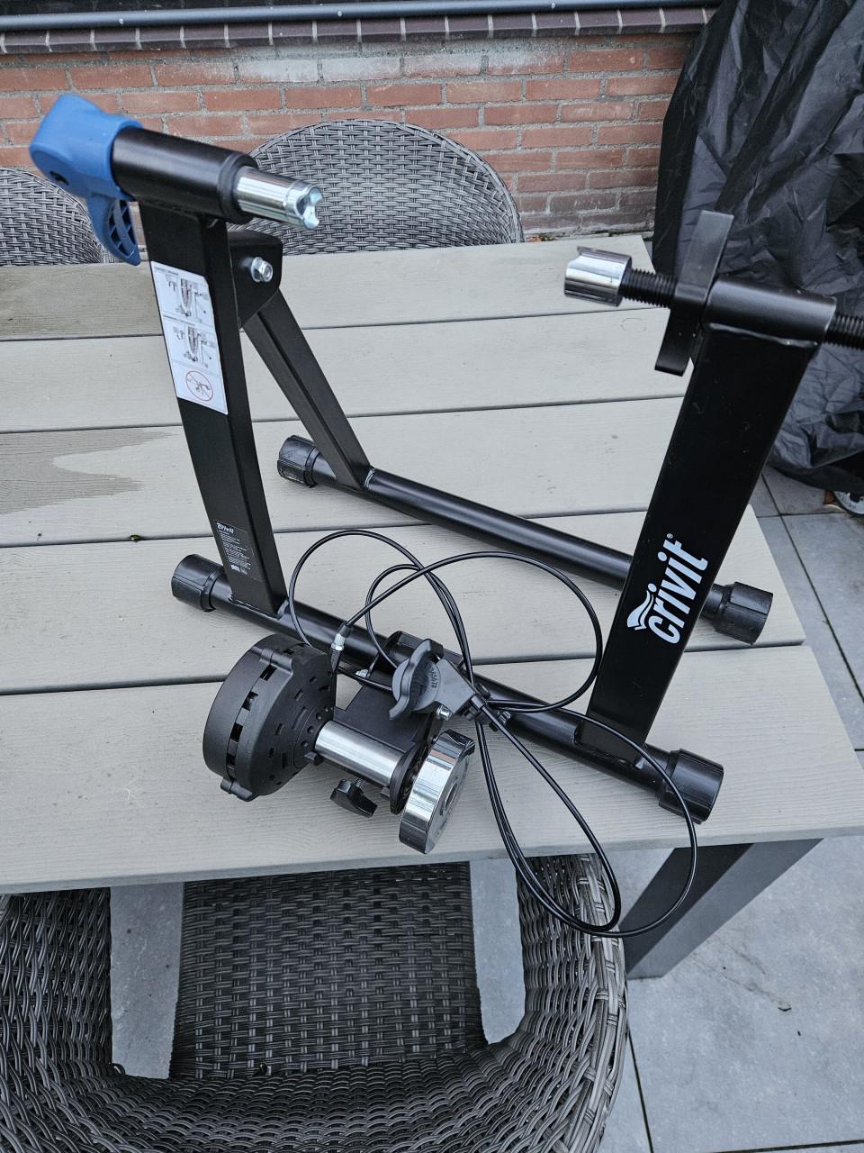 Zgan zeer nette Crivit indoor home fietstrainer voor uw fiets