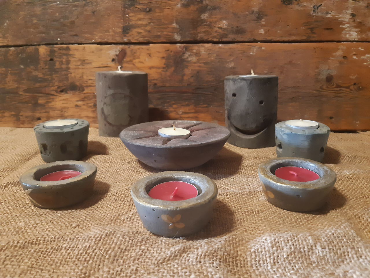 Betonnen schaal en waxine bakjes voor op terras of binnenshuis