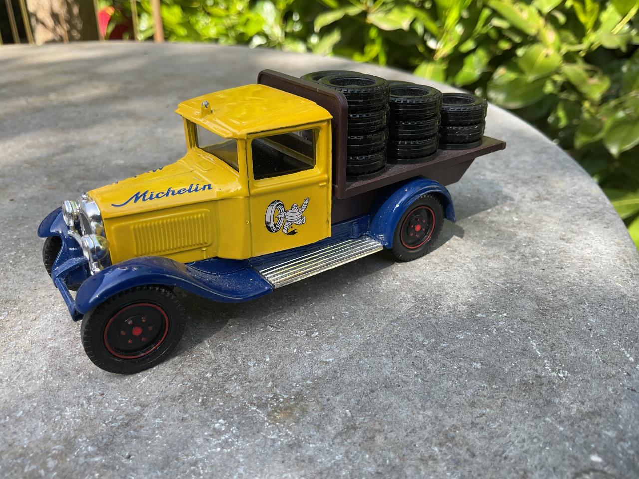 Michelin reclame auto’s.     ( Collectie )