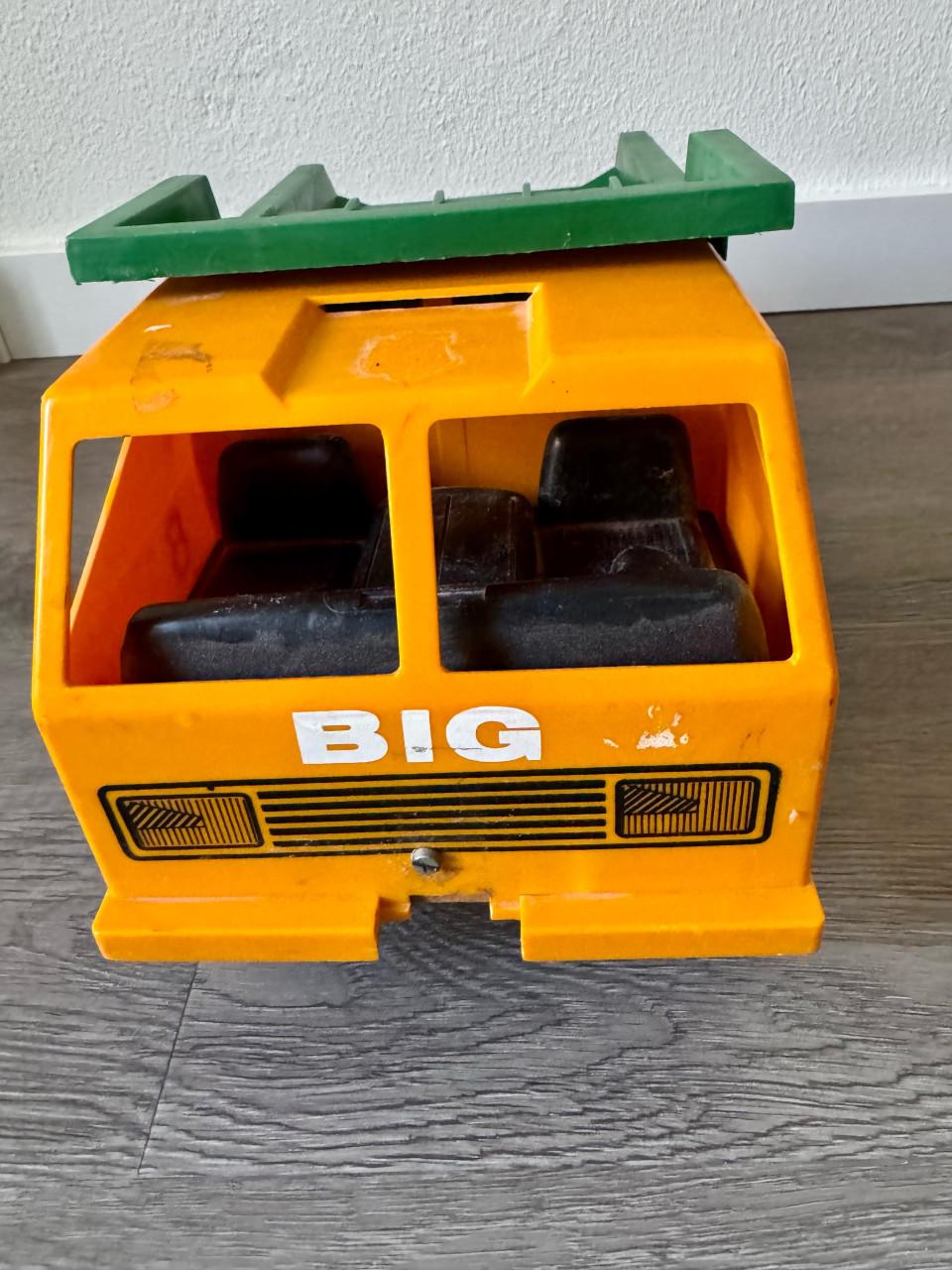 Vintage speelgoed: grote kiepwagen uit jaren ‘70