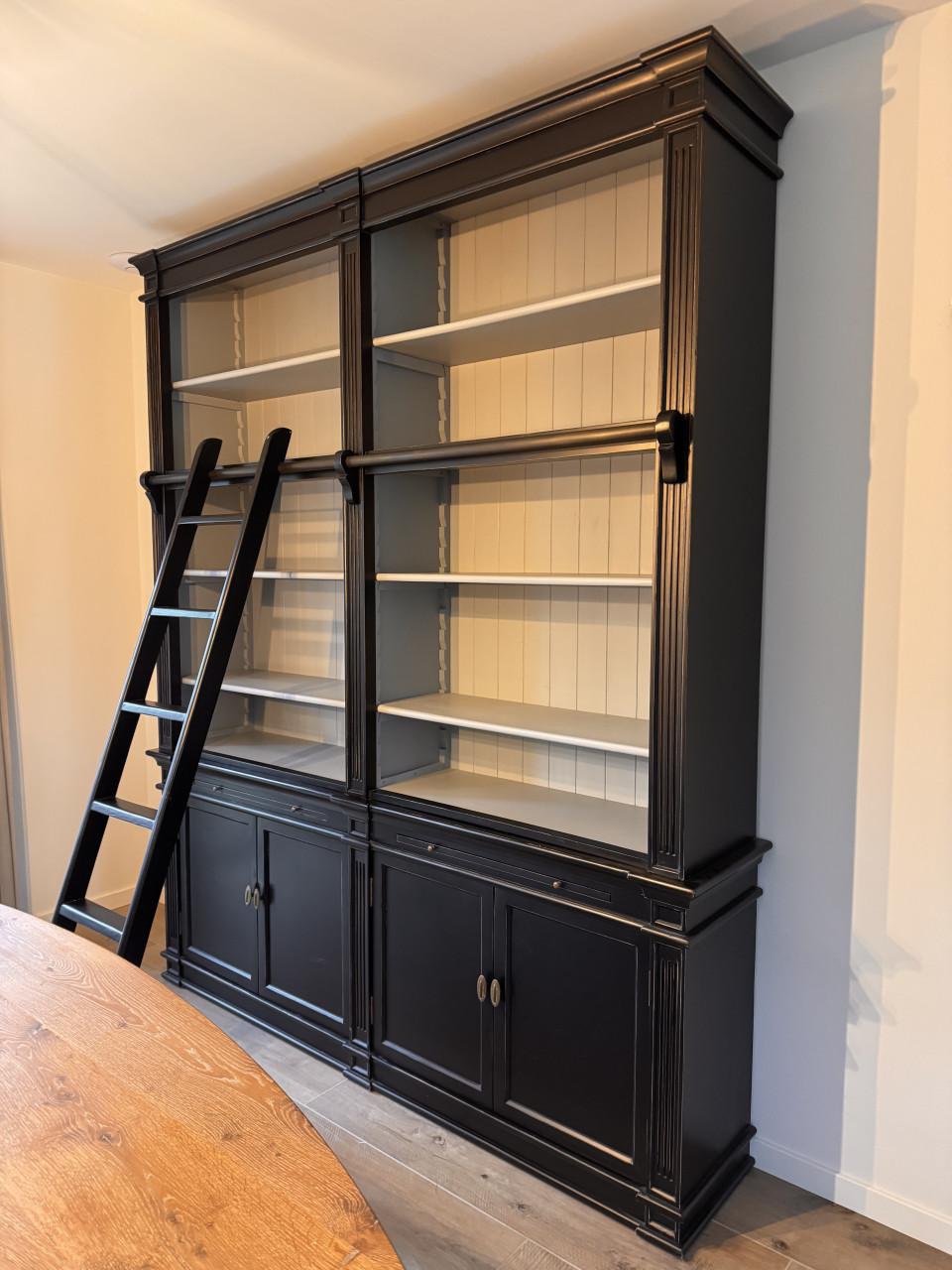 Boekenkast met ladder
