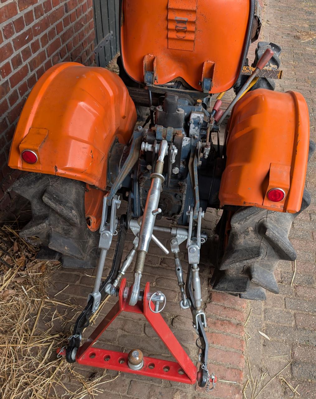 Kubota B6000 mini tractor