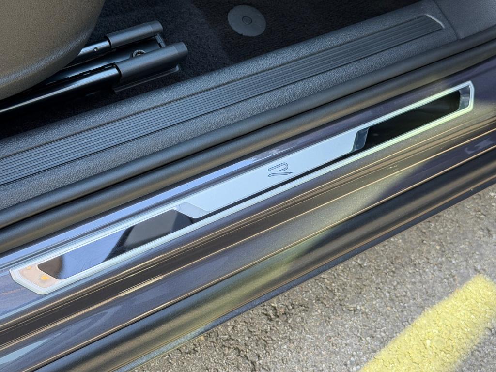 Volkswagen T-cross 1.5 tsi 150pk dsg r-line | black style | trekhaak | iq l