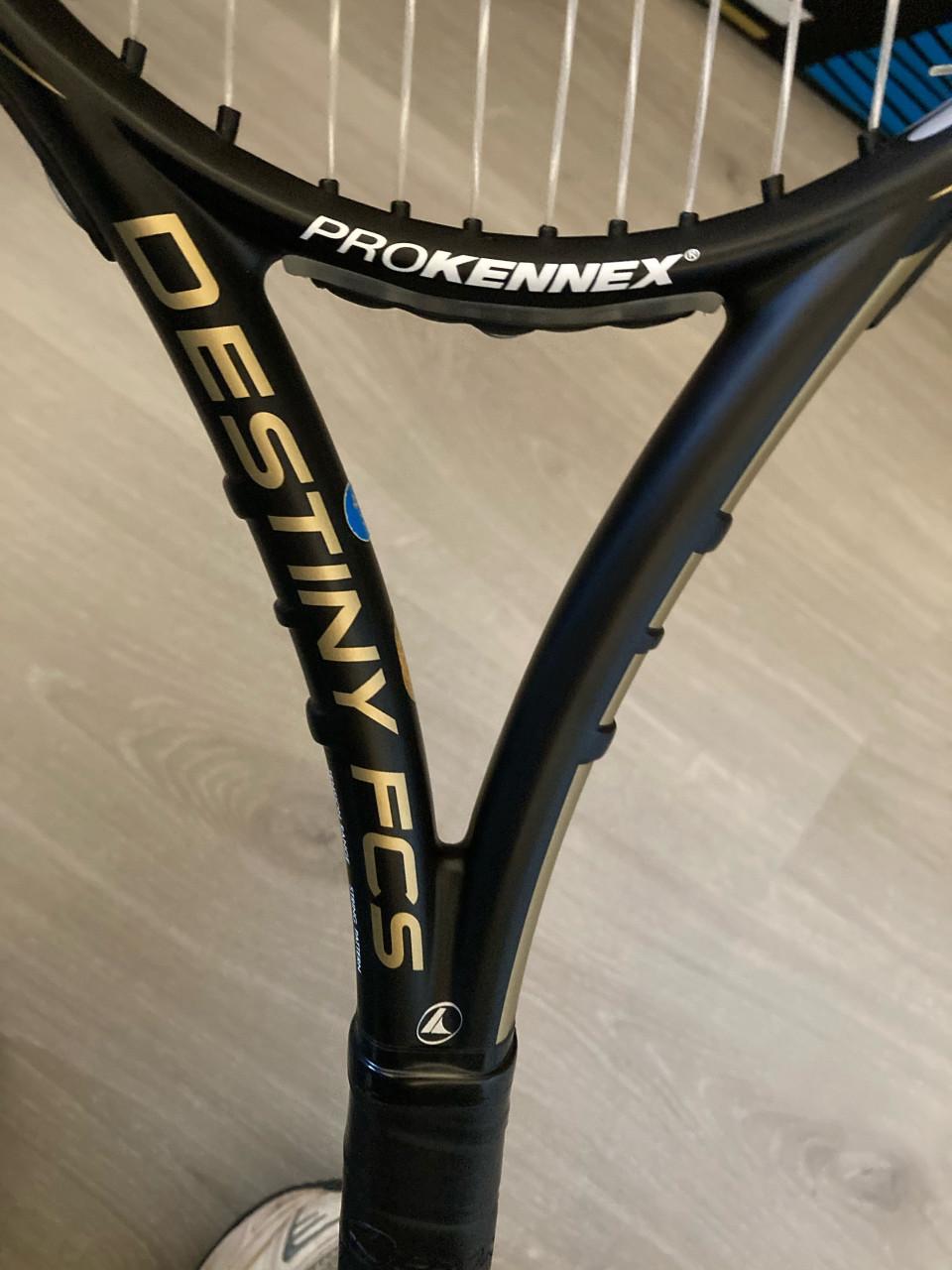 Karakal pro comp 26 junior tennis racket green zone spelers zwart goud