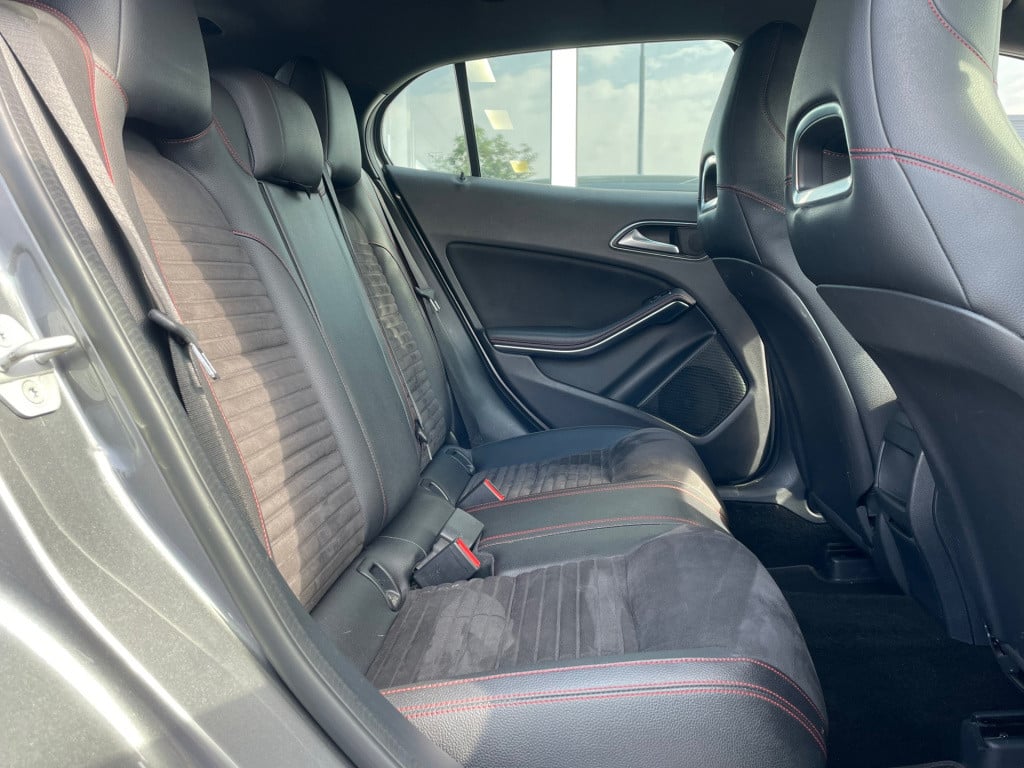 Mercedes-Benz Gla-klasse 180 prestige amg