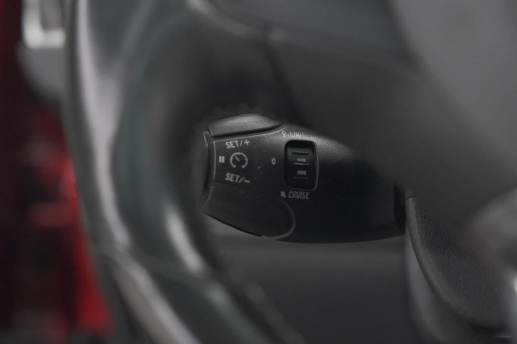 Peugeot 2008 1.2 puretech blue lease executive | all season banden | panora