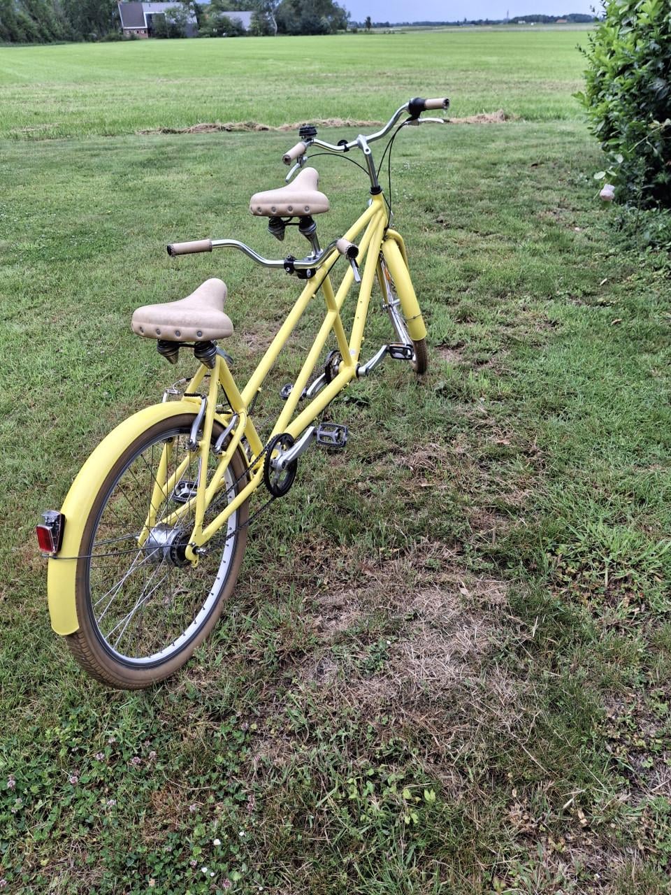 ZONNIG GELE TOFFE TANDEM FIETS