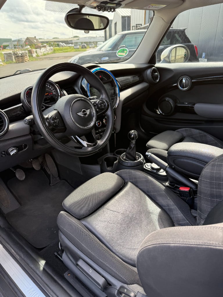 Mini Cooper 1.5 - chili - pano