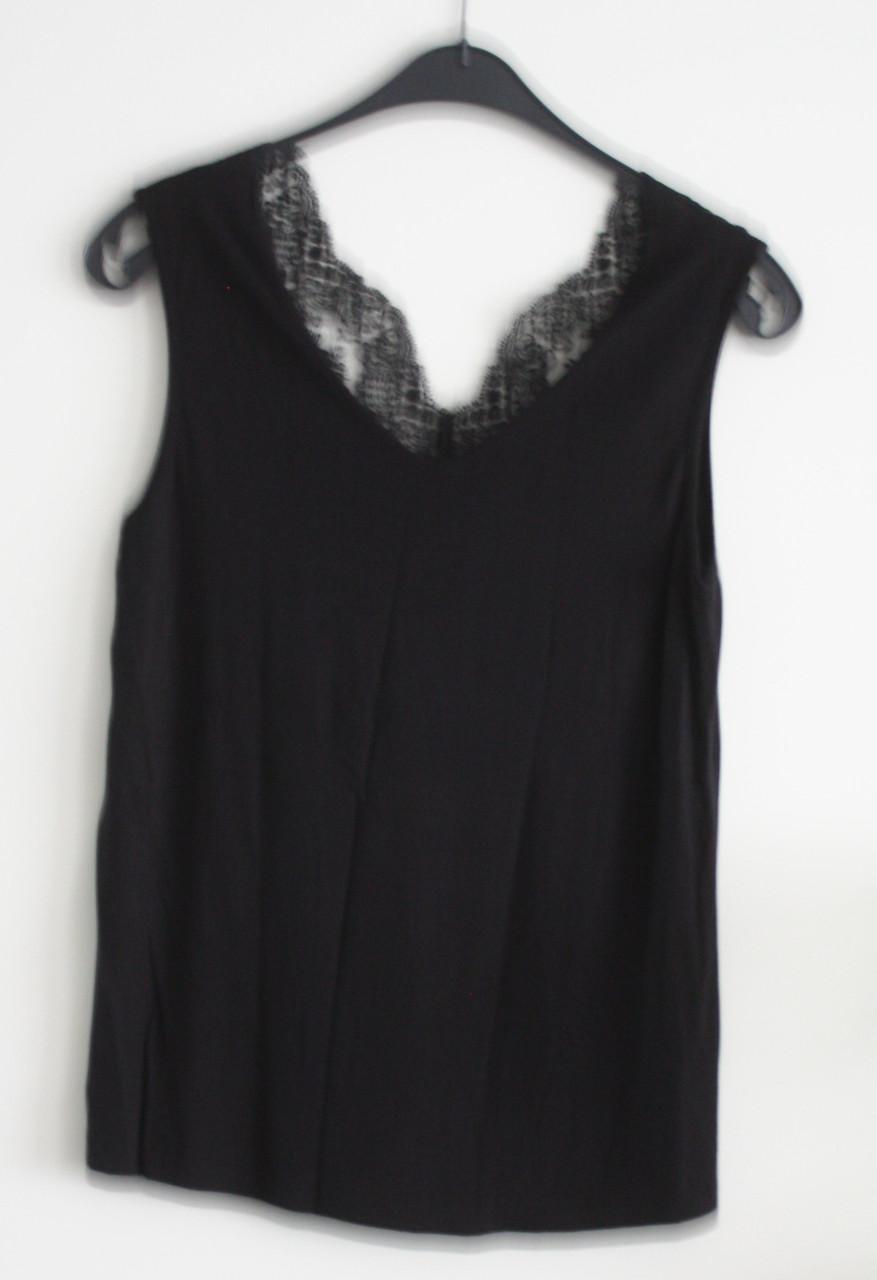 Zwart shirt met kanen rug details  maat 36-38