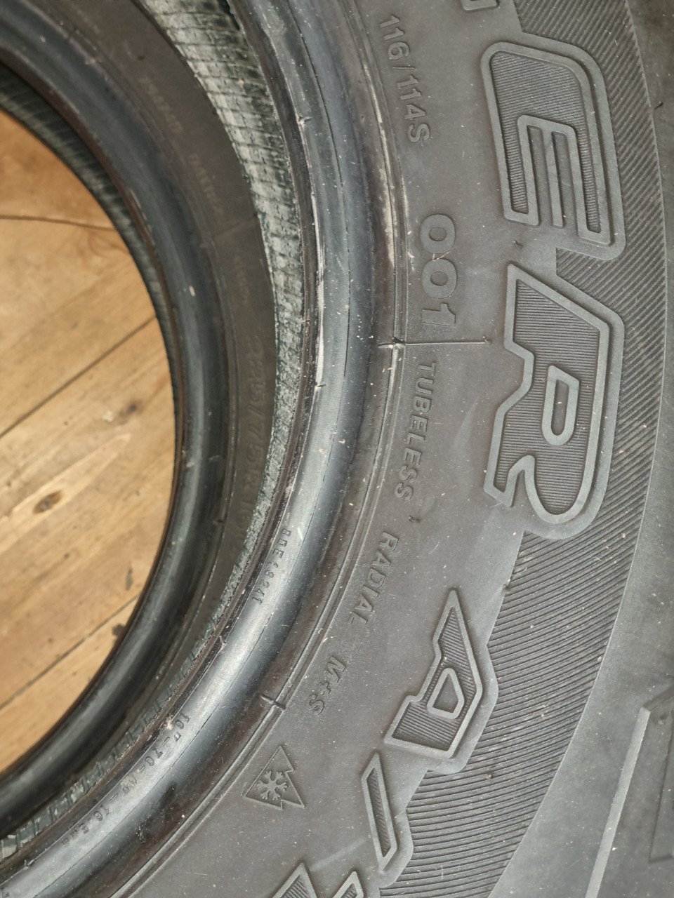 225/75R16c winterband Bridgestone dueler A/T