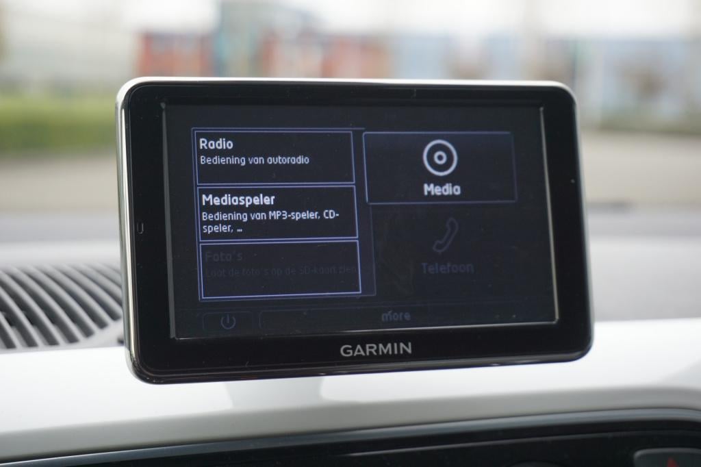 Volkswagen UP! 1.0 high up! bluemotion airco / navi / cruise / elektr. rame