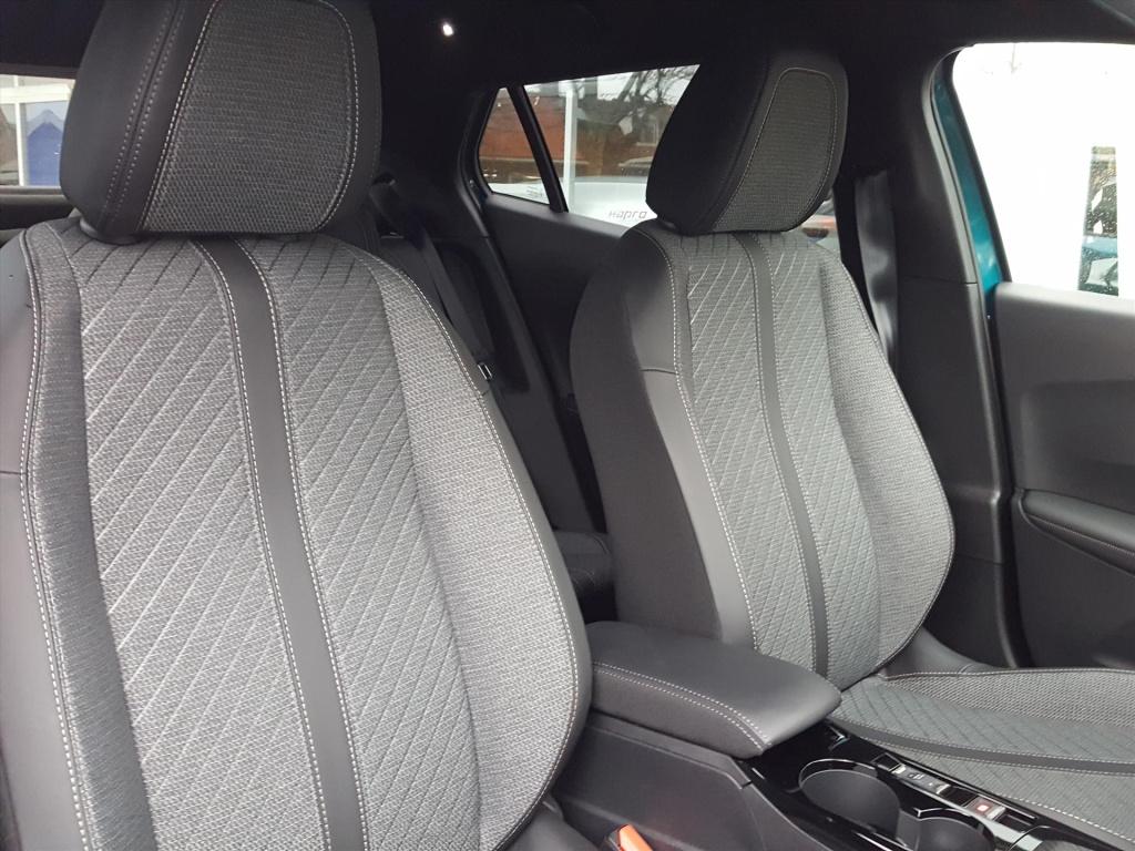 Peugeot 2008 1.2 hybrid 145pk e-dcs6 allure apple carplay & android auto | 