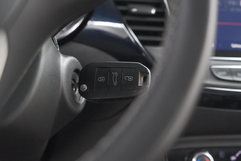 Opel Crossland X 110 turbo innovation | trekhaak | allseason | apple carpla