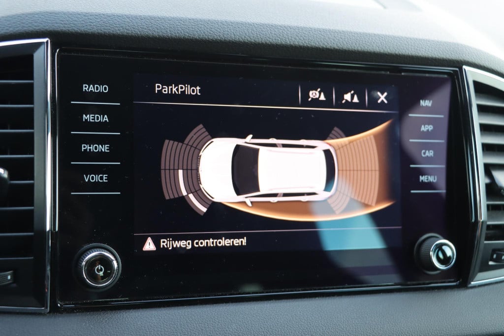 Skoda Karoq 1.5 tsi sportline business dsg7 150pk