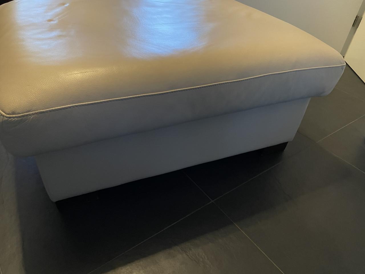 Witleren hocker van henders en hazel