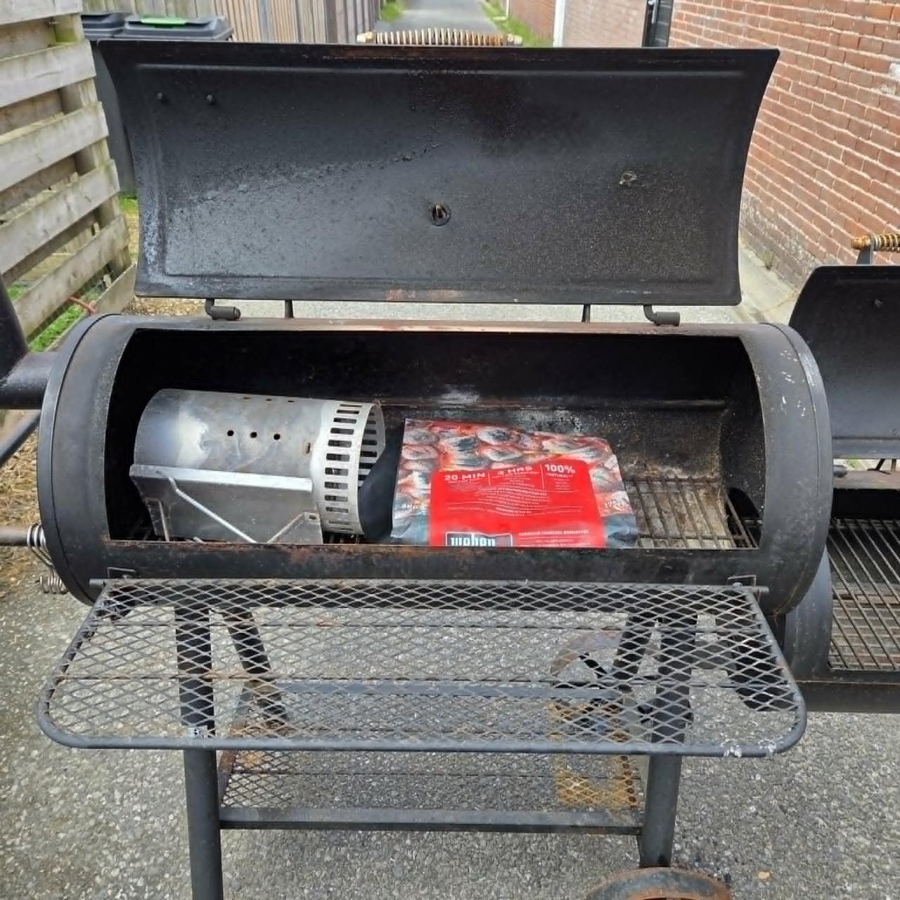 Barbecue met rookoven