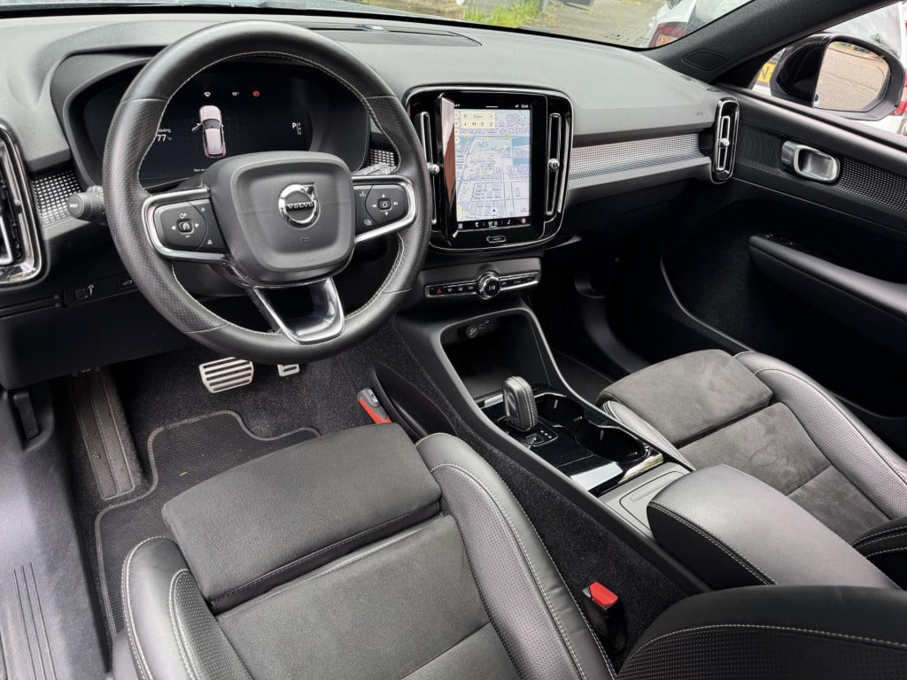Volvo XC40 recharge p8 awd r-design 408pk | trekhaak uitklapbaar | navigati