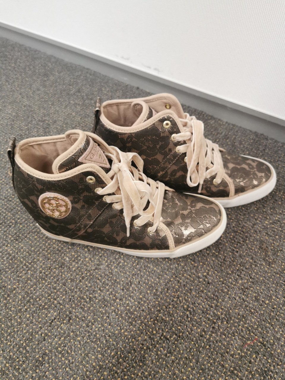 Nieuwe Guess schoenen (40)