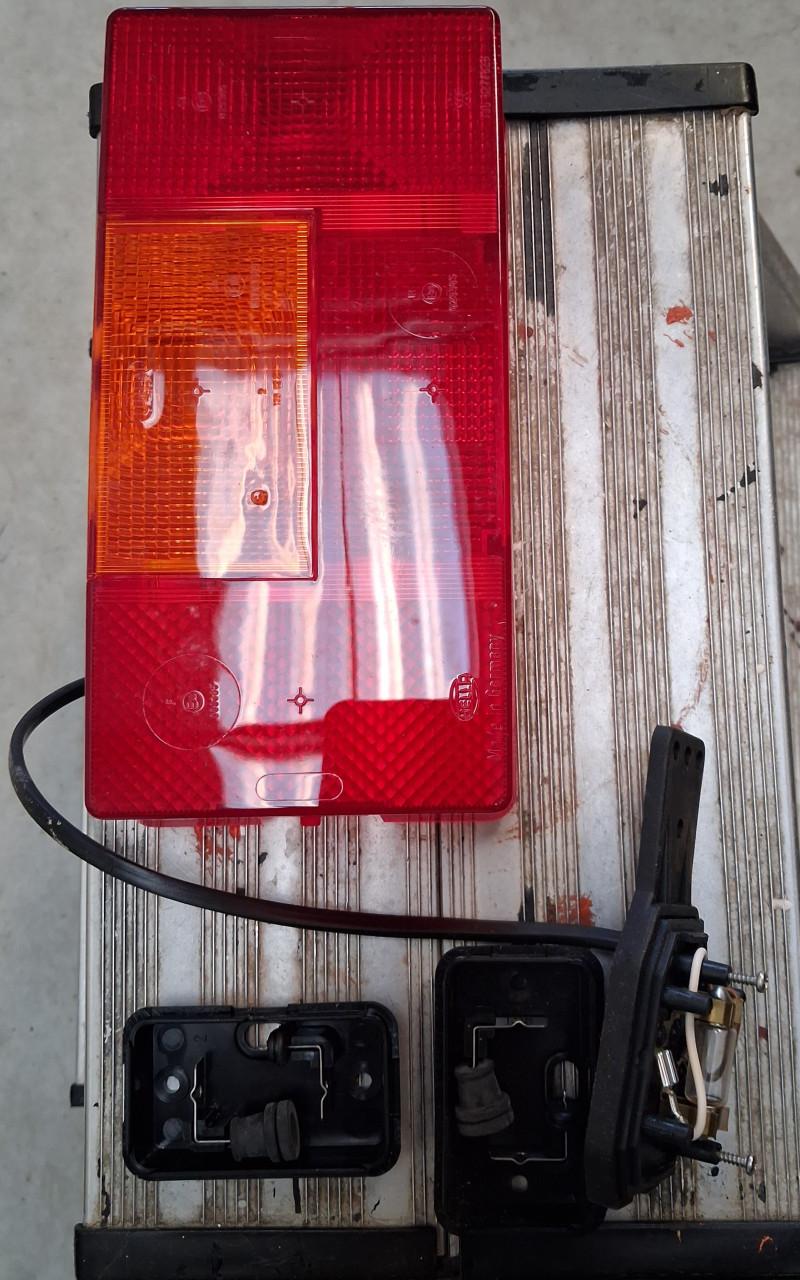 Compleet nieuw achterlicht.