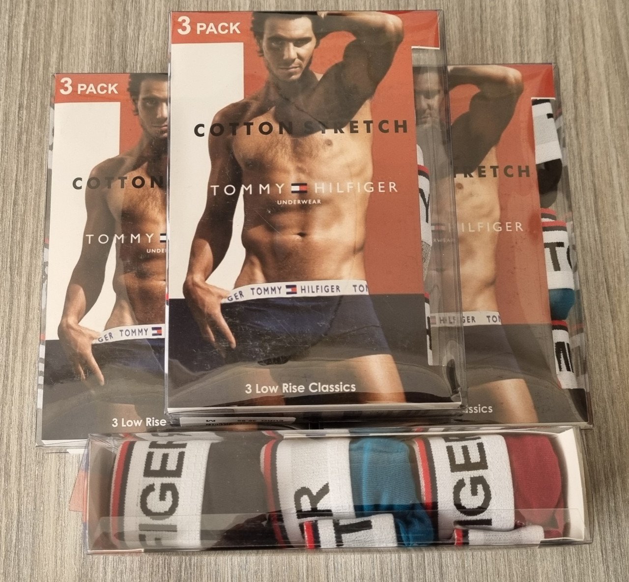 Boxers 3 in Box Tommy Hilfiger 2 Boxen 25 Euro