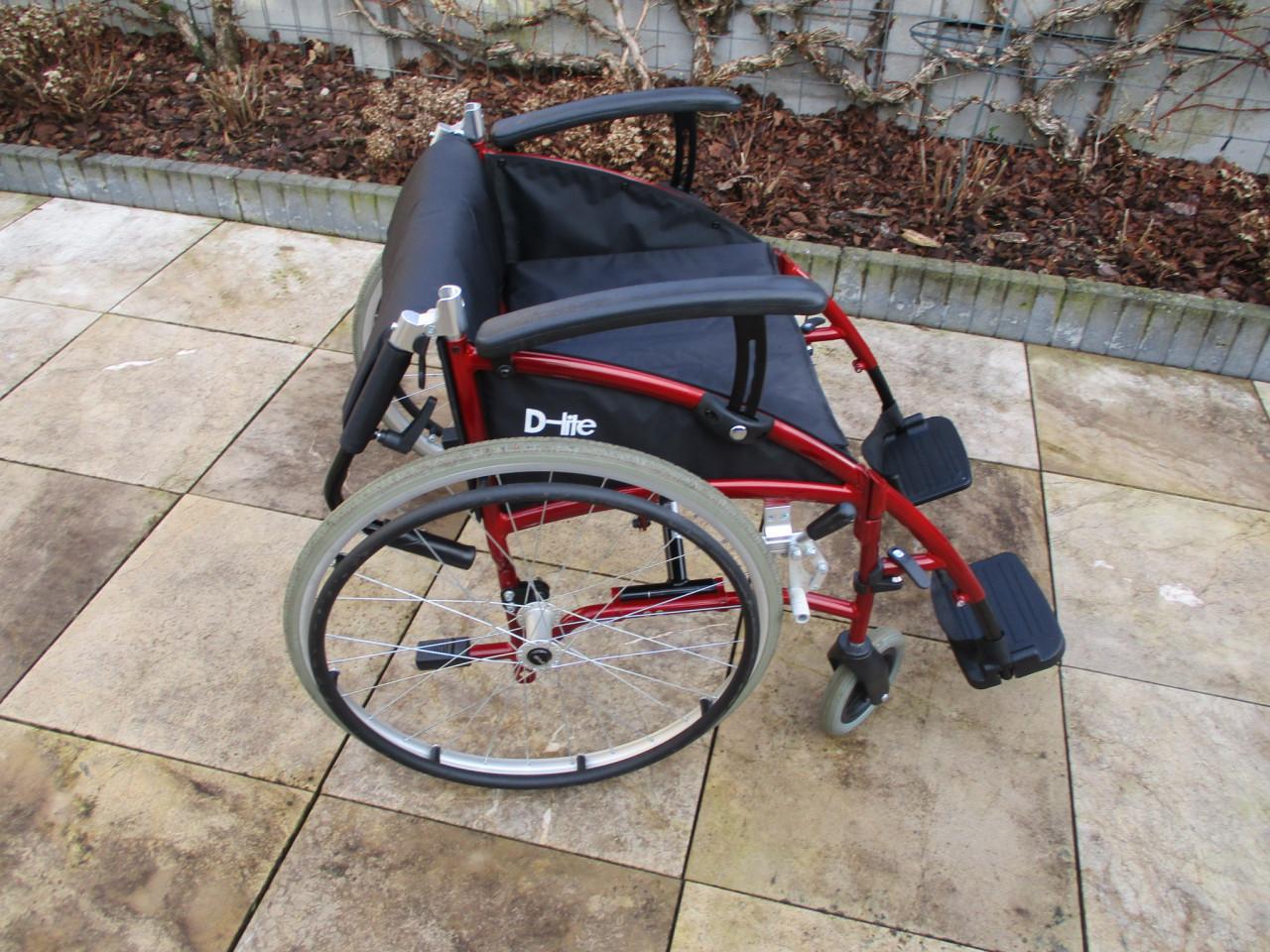 Nieuw Drive opvouwbare lichtgewicht rolstoel met anti-lekbanden