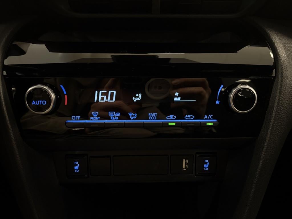 Toyota Yaris Cross 1.5 hybrid dynamic | stoel en stuurverwarming | bsm | te