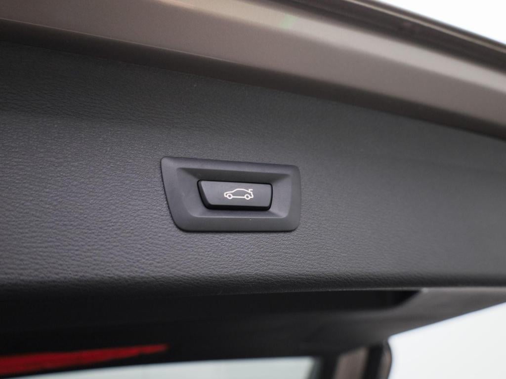 BMW X1 sdrive20i business edition plus | automaat | stoel verwarming | lede