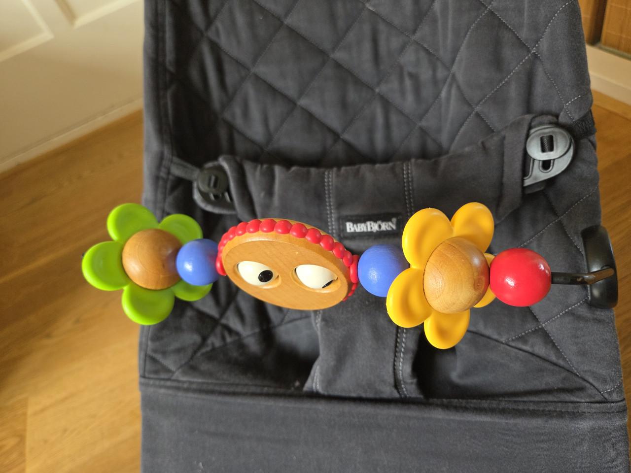 BabyBjörn wipstoel met speelboog