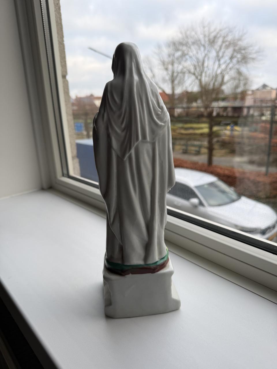 Beeldje Maria Porselein