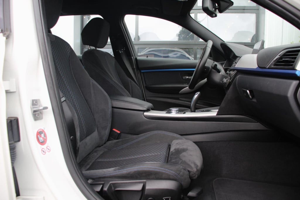 BMW 3-serie touring 318i m sport edition aut. - navi groot - adap led - pdc