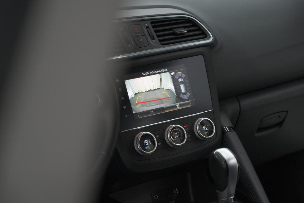 Renault Kadjar tce 140 edc limited | camera | dodehoekdetectie | apple carp