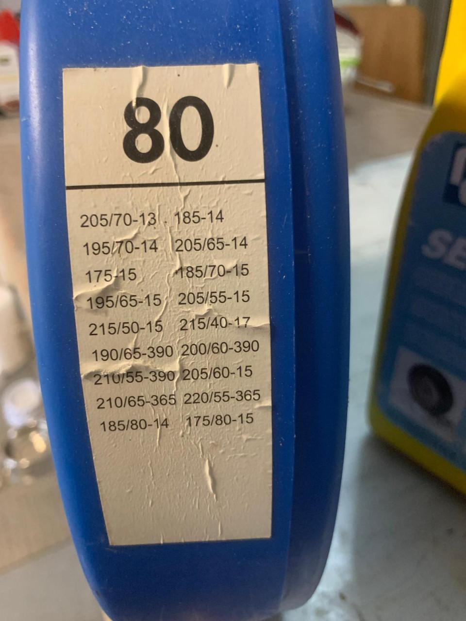 Sneeuwketting 2 sets zie foto voor maten.