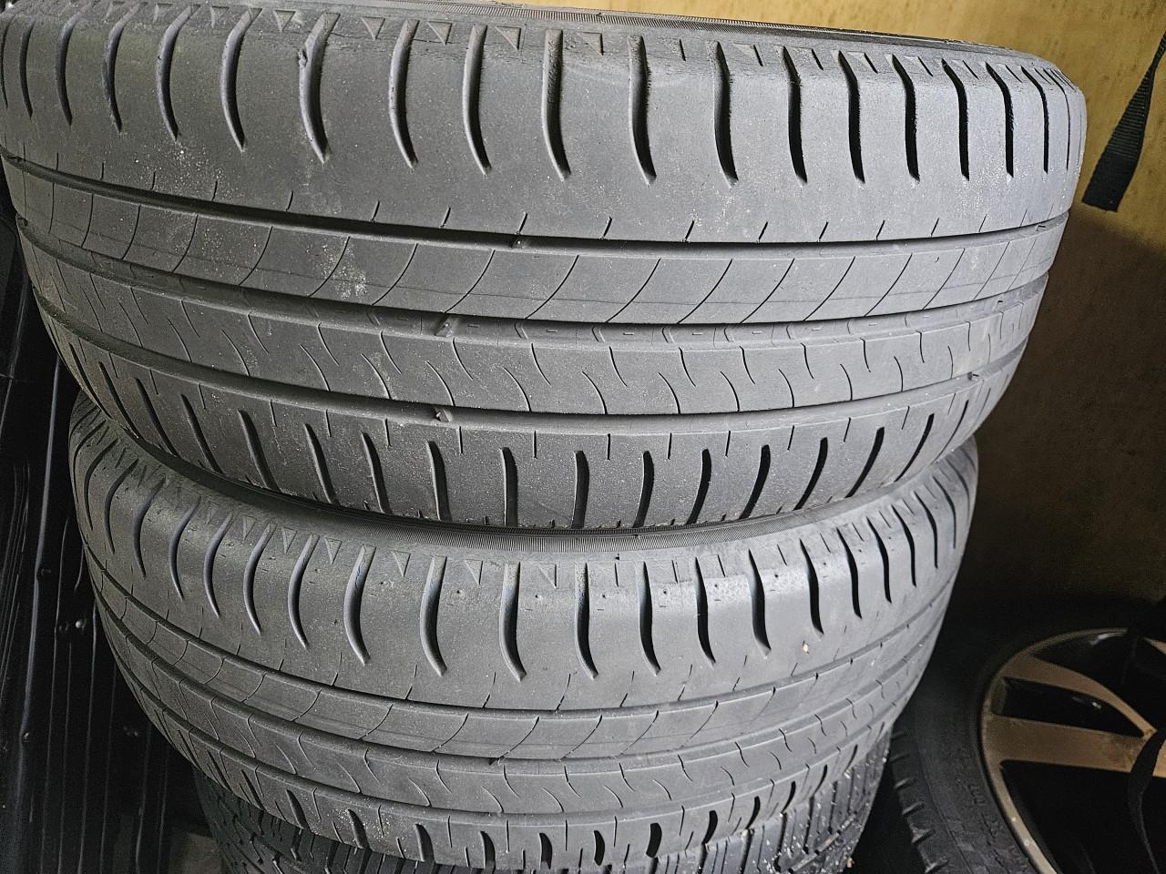 16 inch Dezent velden steek 5x100 met Michelin banden.