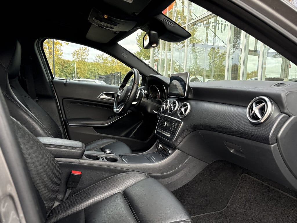 Mercedes-Benz A-Klasse 180 amg night edition plus | h&k | carplay | leder |