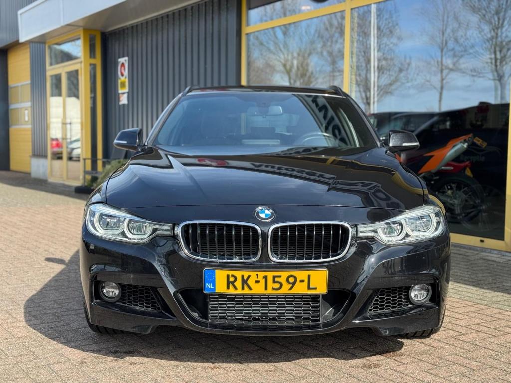 BMW 3-serie touring 318i corp l. exec