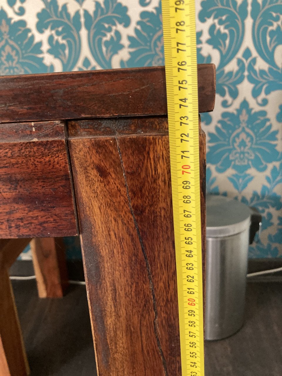 Te koop: tafel + 6 stoelen
