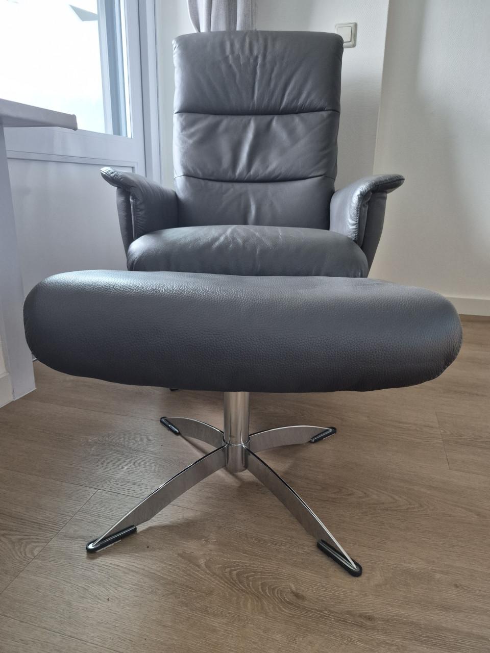 Montel relaxstoel anthraciet grijs maat S incl.hocker