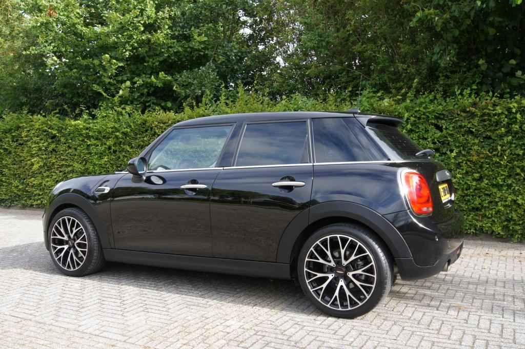 Mini 5-deurs 1.5 one bns ed.