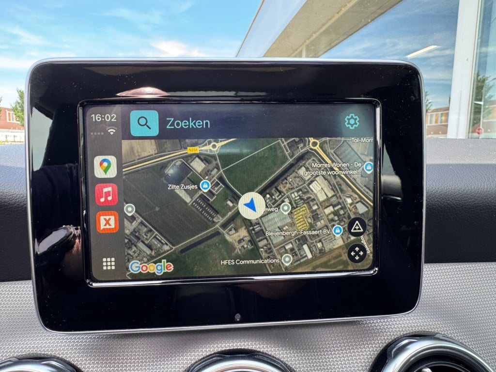 Mercedes-Benz Gla-klasse 180 business solution amg automaat / panoramadak ,