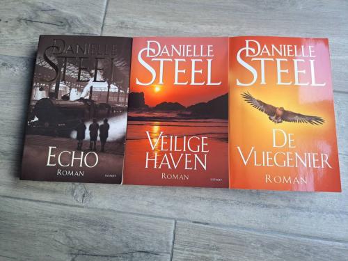 Romans Danielle Steel €2,- per stuk - Echo - Veilige haven - De vliegenier