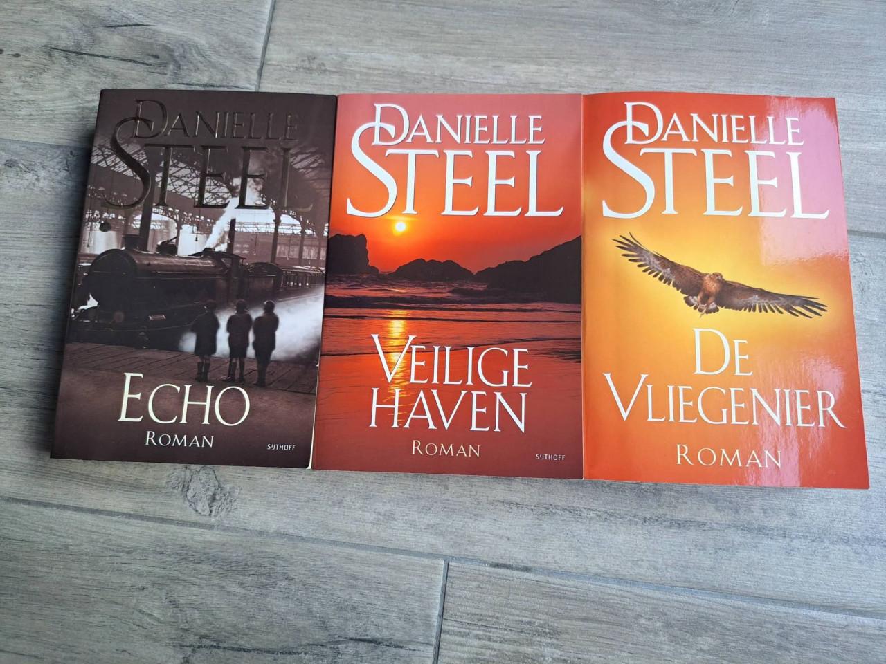 Romans Danielle Steel €2,- per stuk - Echo - Veilige haven - De vliegenier
