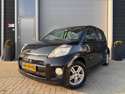 Daihatsu Sirion 2 1.3- 16V Comfort - Afgeleverd met nieuwe APK en afleverbe