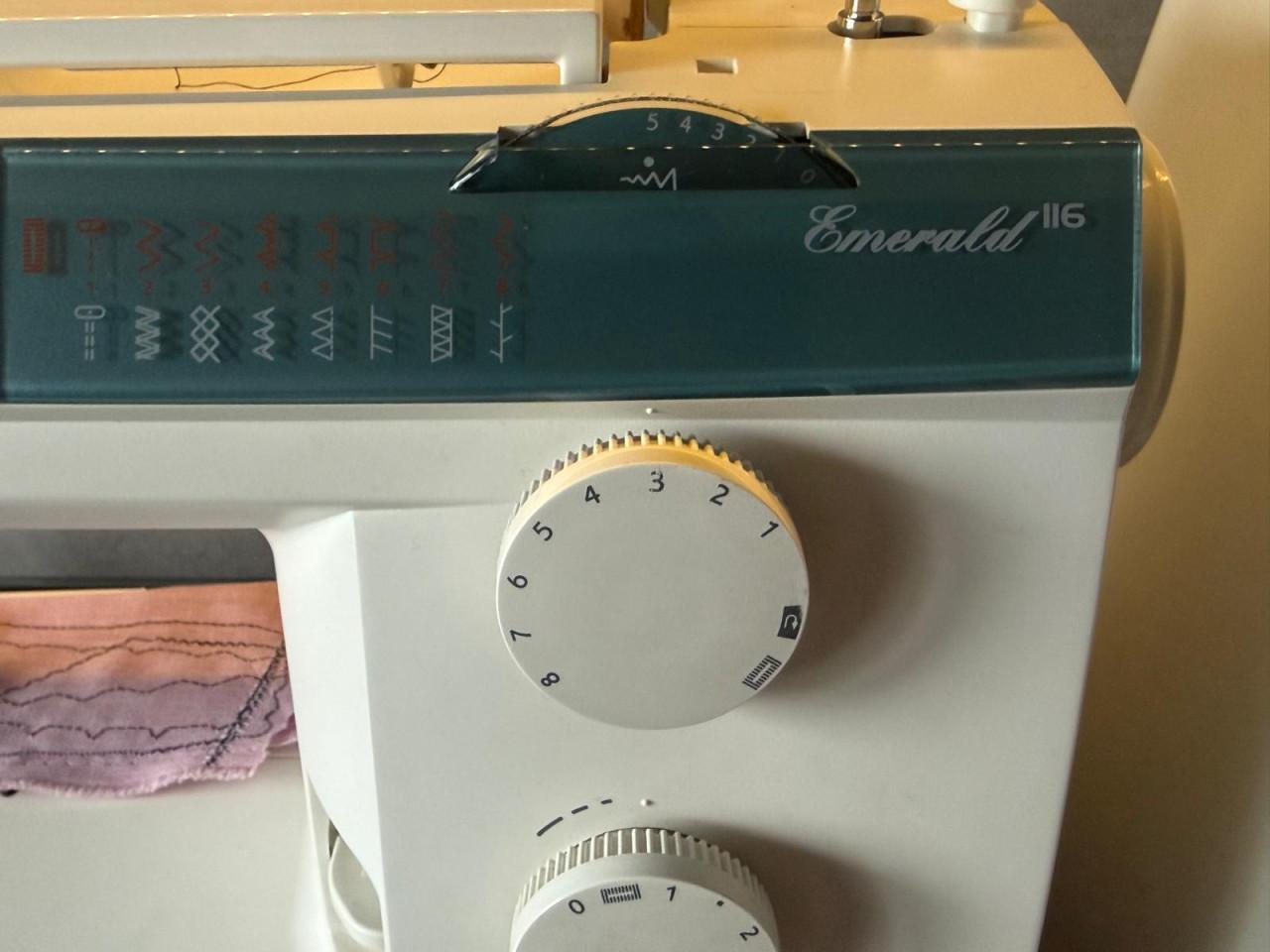 Naaimachine Husqvarna Viking Esmerald 116