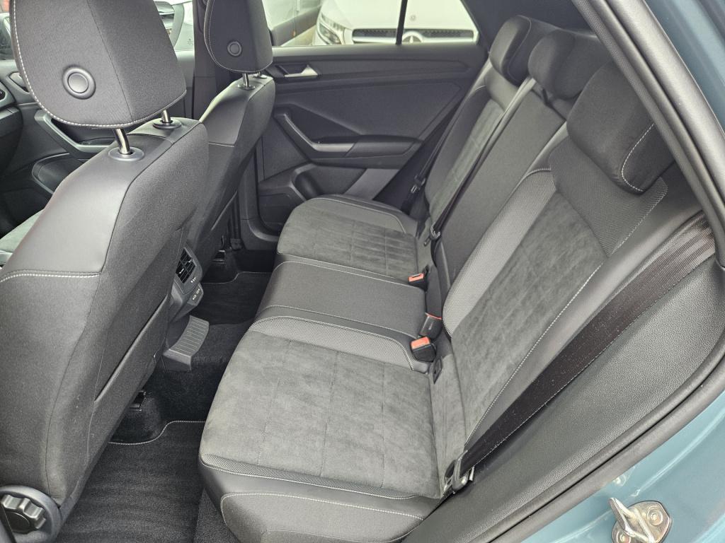Volkswagen T-roc 1.5 tsi r-line business | acc | trekhaak | keyless