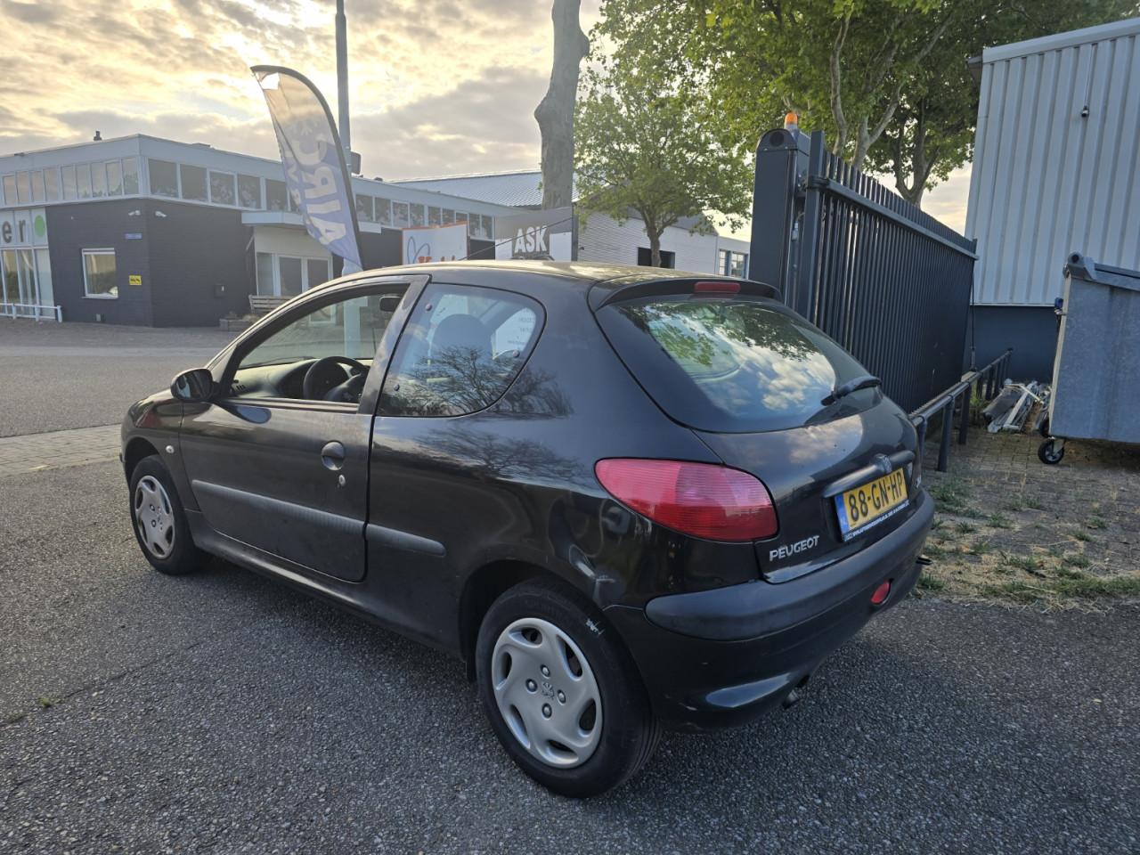 Peugeot 206 1.1