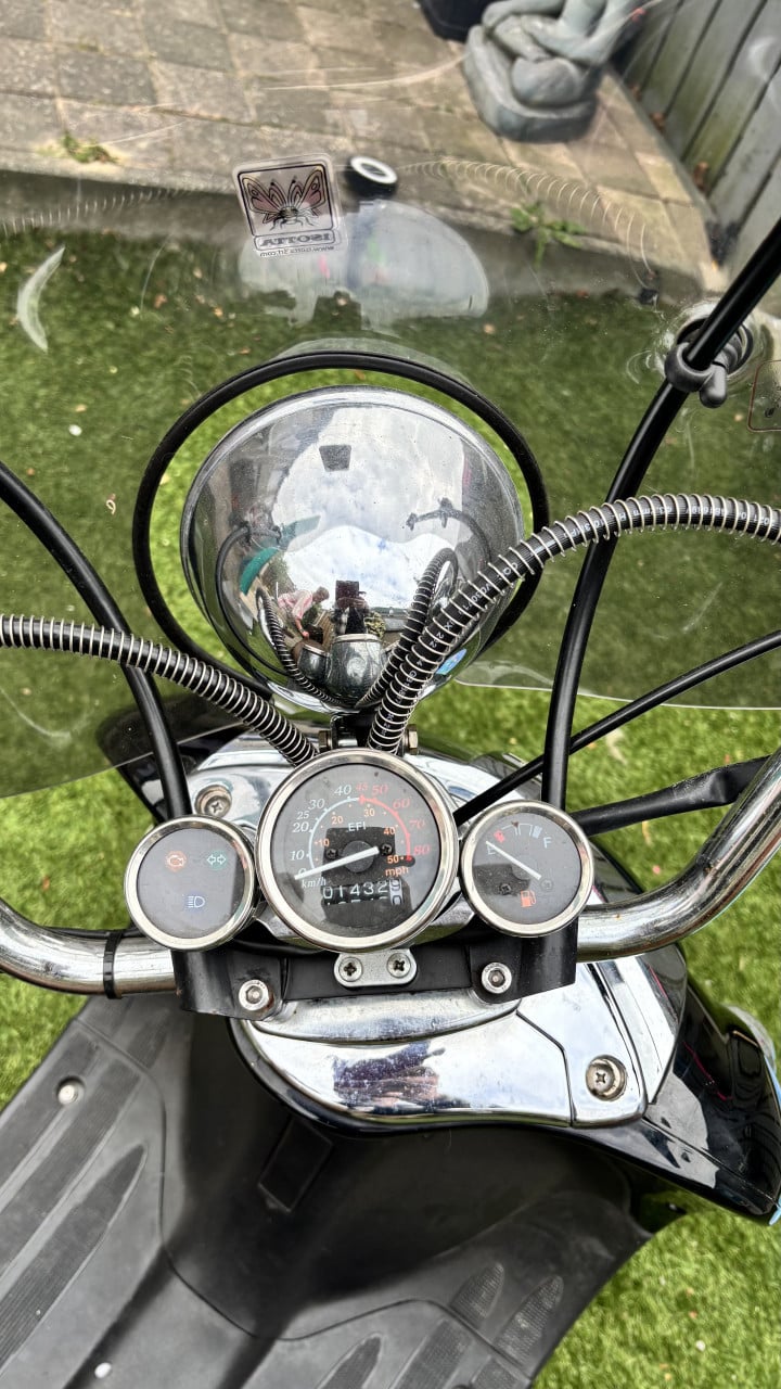 Grande retro scooter