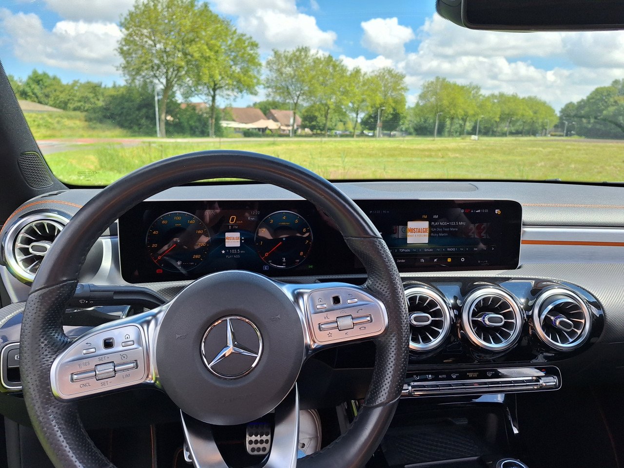 Mercedes cla orange edition