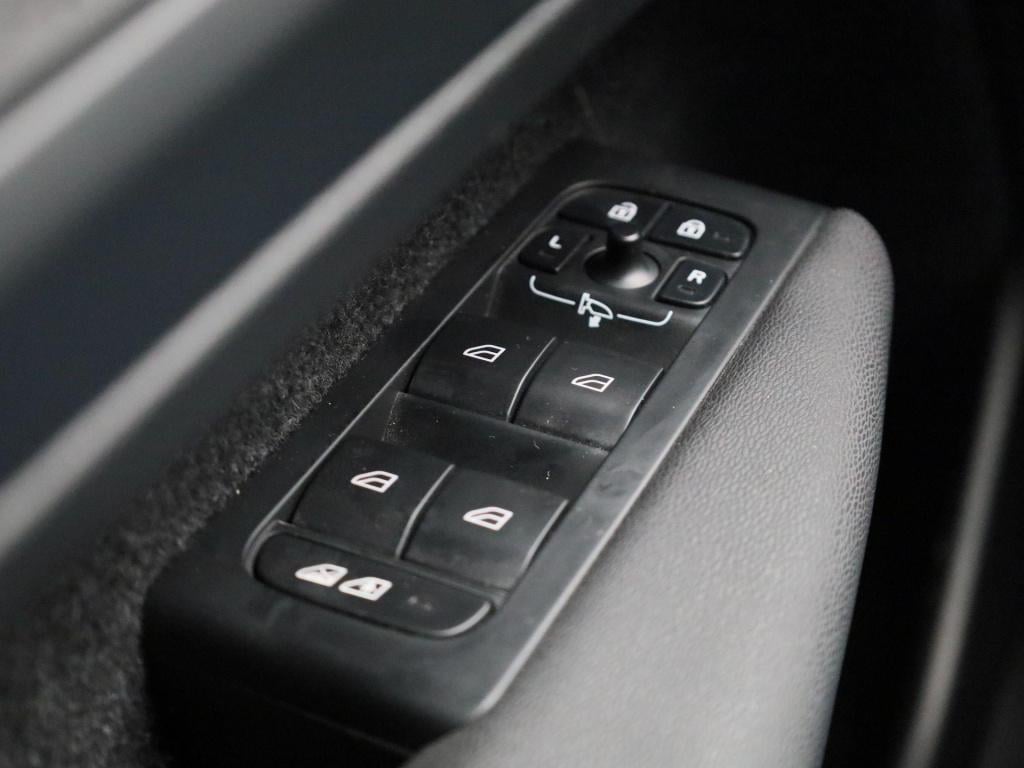 Volvo XC40 recharge core | google navigatie | apple carplay/ android auto |